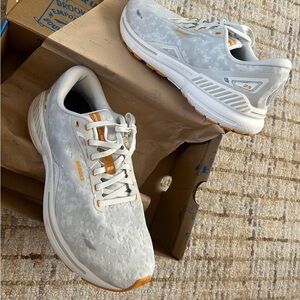 Brooks Adrenaline GTS 21 Blanc/White/Sunflower Size 12 US